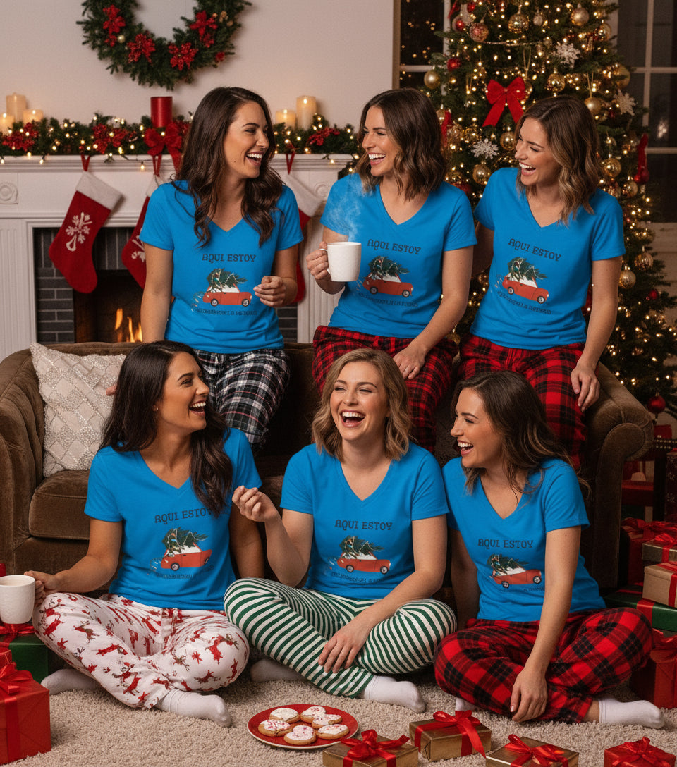 Womens Aqui Estoy celebrando la Navidad V-Neck T-Shirt
