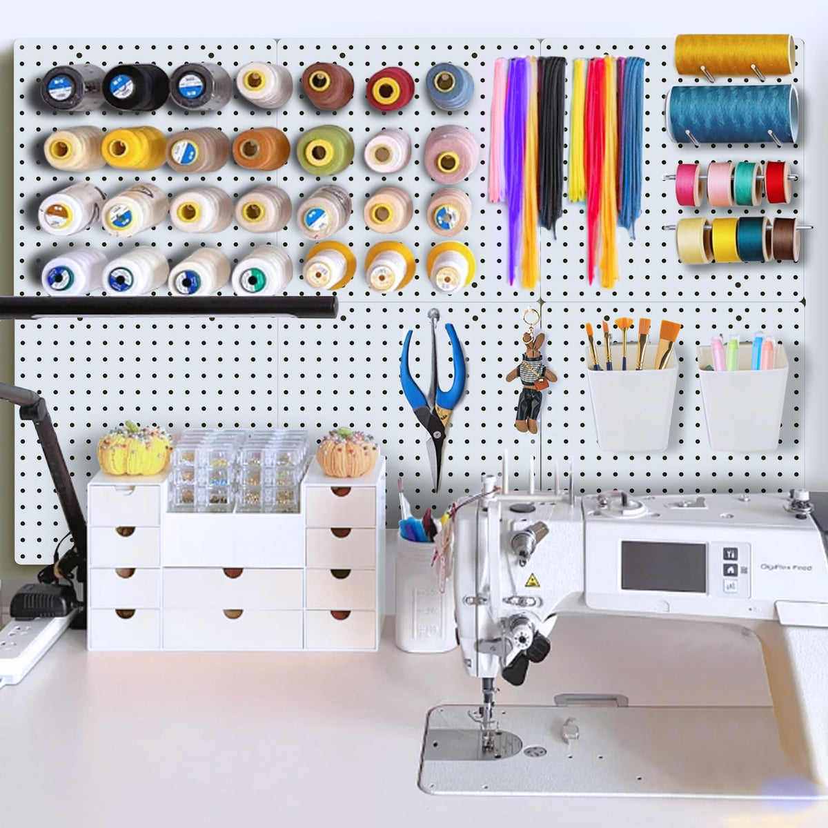 FZK Tablero de clavijas, kit de 36 piezas, incluye 4 tableros blancos y accesorios, tablero de clavijas de plástico, con ganchos, organizador de pared para oficina, sala de manualidades